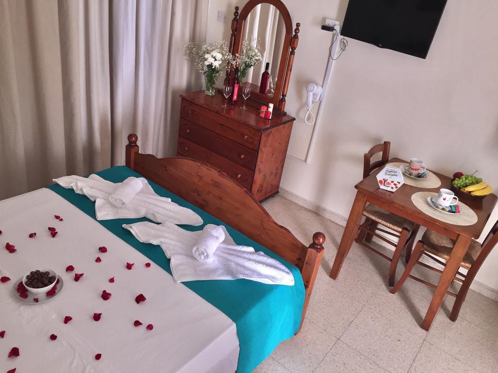Appartement Estia Vasilis Manoli à Ayía Nápa Extérieur photo